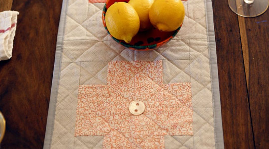 Log Cabin Quilting: Modern Cross Block and Table Runner Set