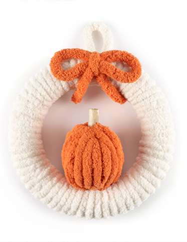 Yarn-Wrapped Pumpkin Wreath