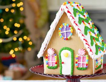 The Wilton Method: Gingerbread House and Cookies